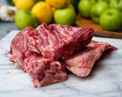 Свинина на кости охлаждённая 1 кг - купить в Кукуевке